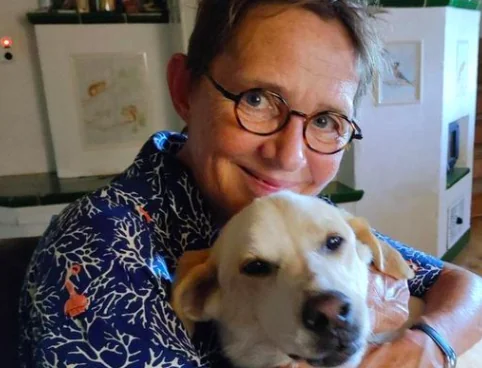 Susanna Tamaro adotta il cane Pongo